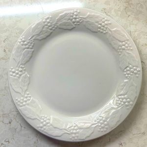 Set of 7 White Holly Dinner Plates